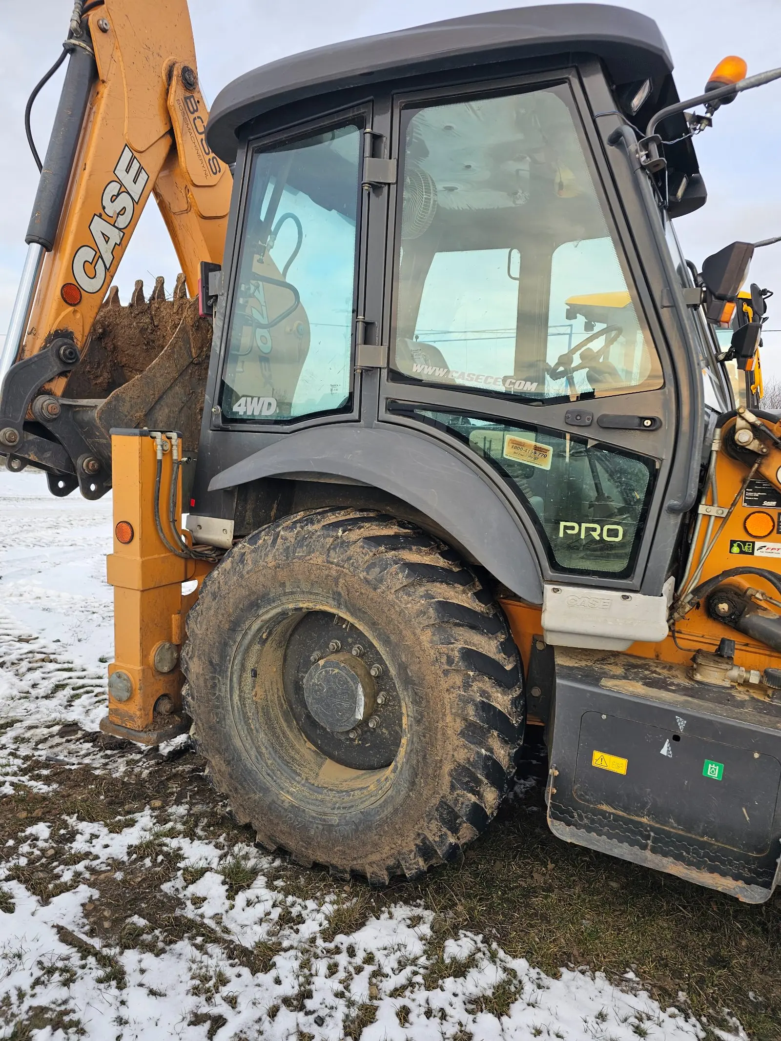 Vând buldoexcavator case din 2019 4