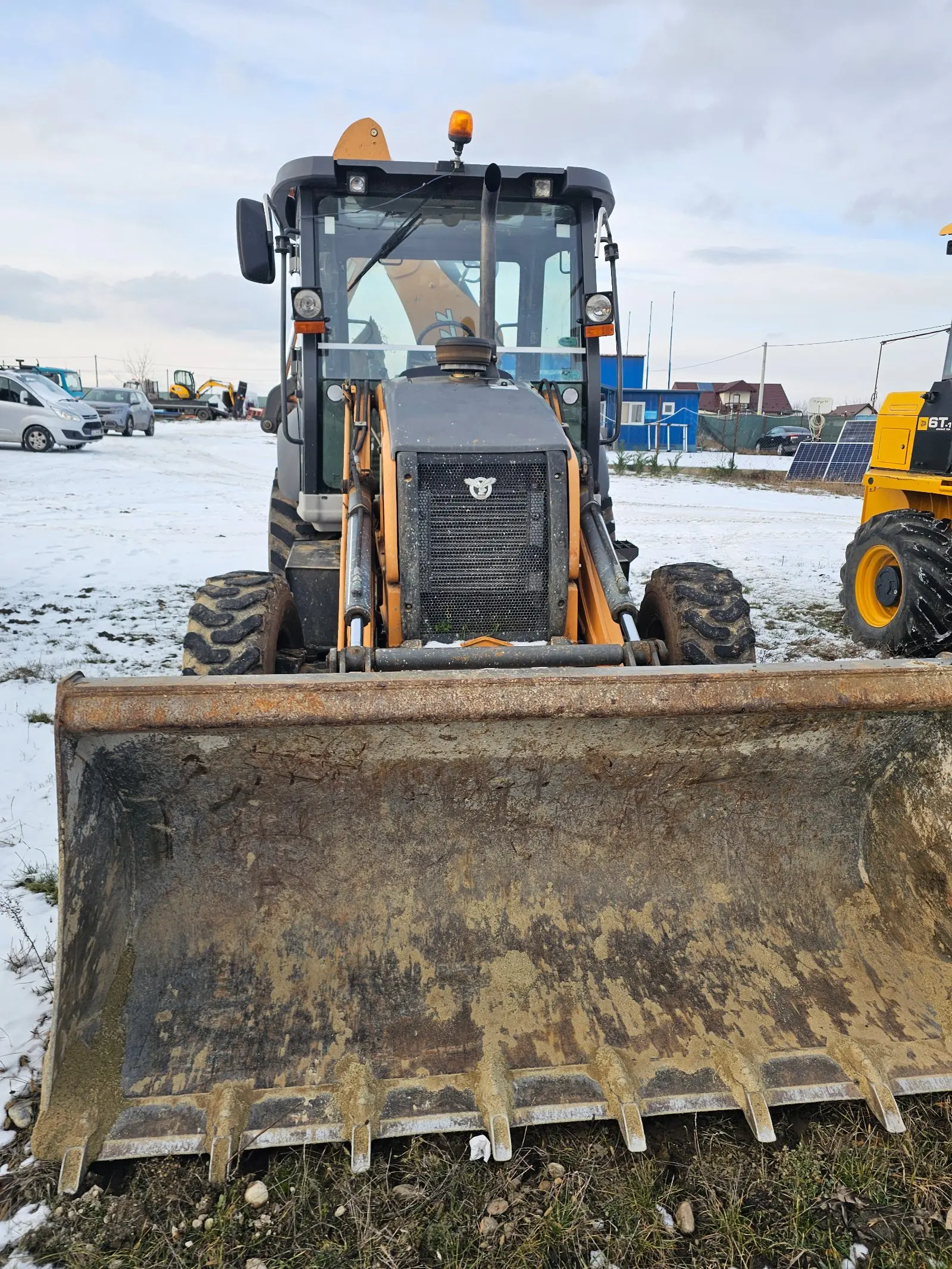 Vând buldoexcavator case din 2019 6
