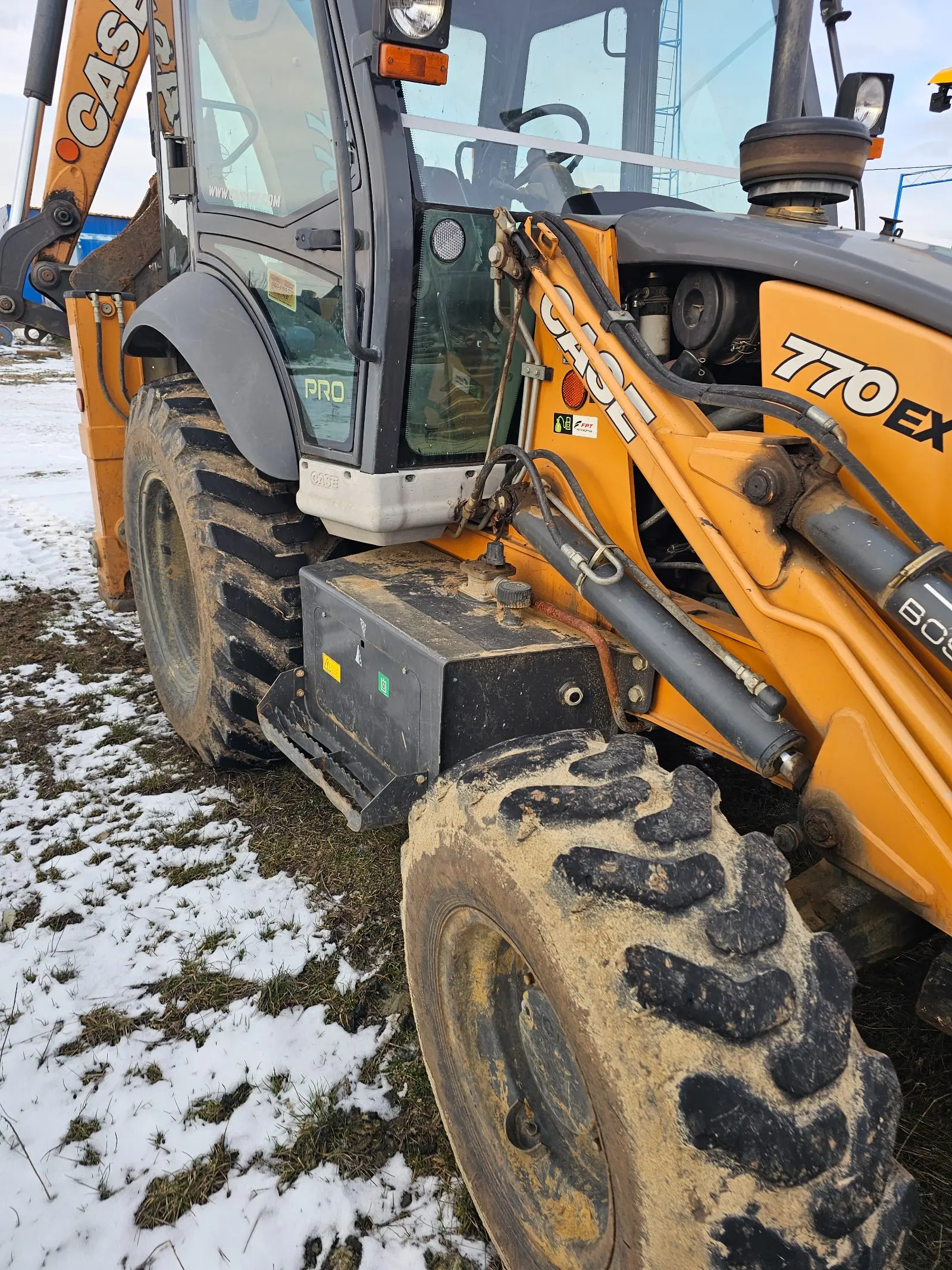 Vând buldoexcavator case din 2019 5
