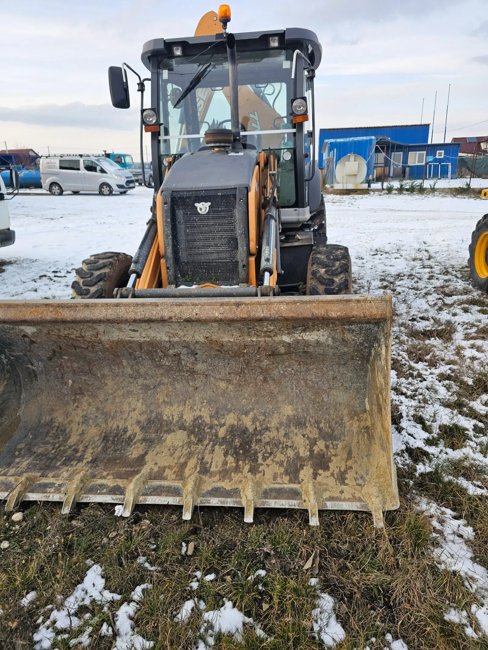 Vând buldoexcavator case din 2019 8