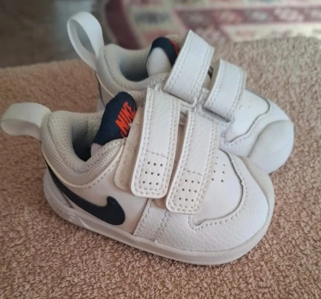 Adidași bebeluși noi marimea 17