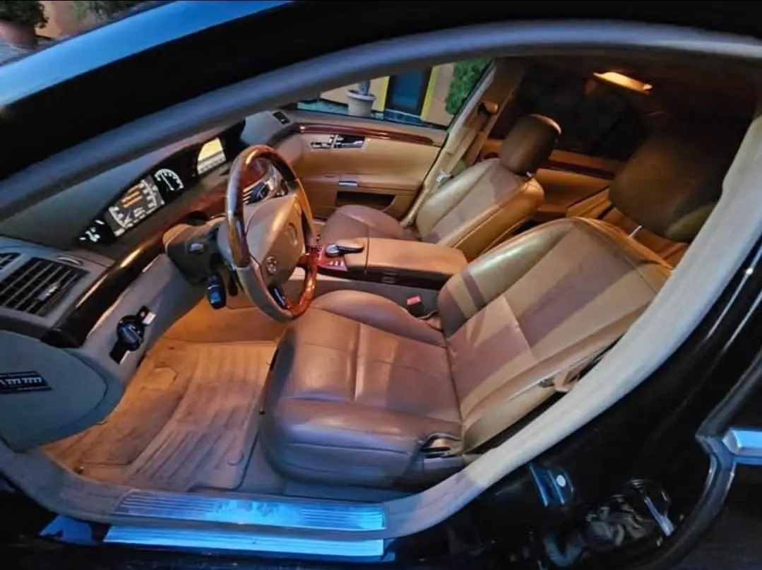MercedesS320 4Matic,2007, AMG din fabrica, dotari foarte multe. Masina functioneaza bine. 2