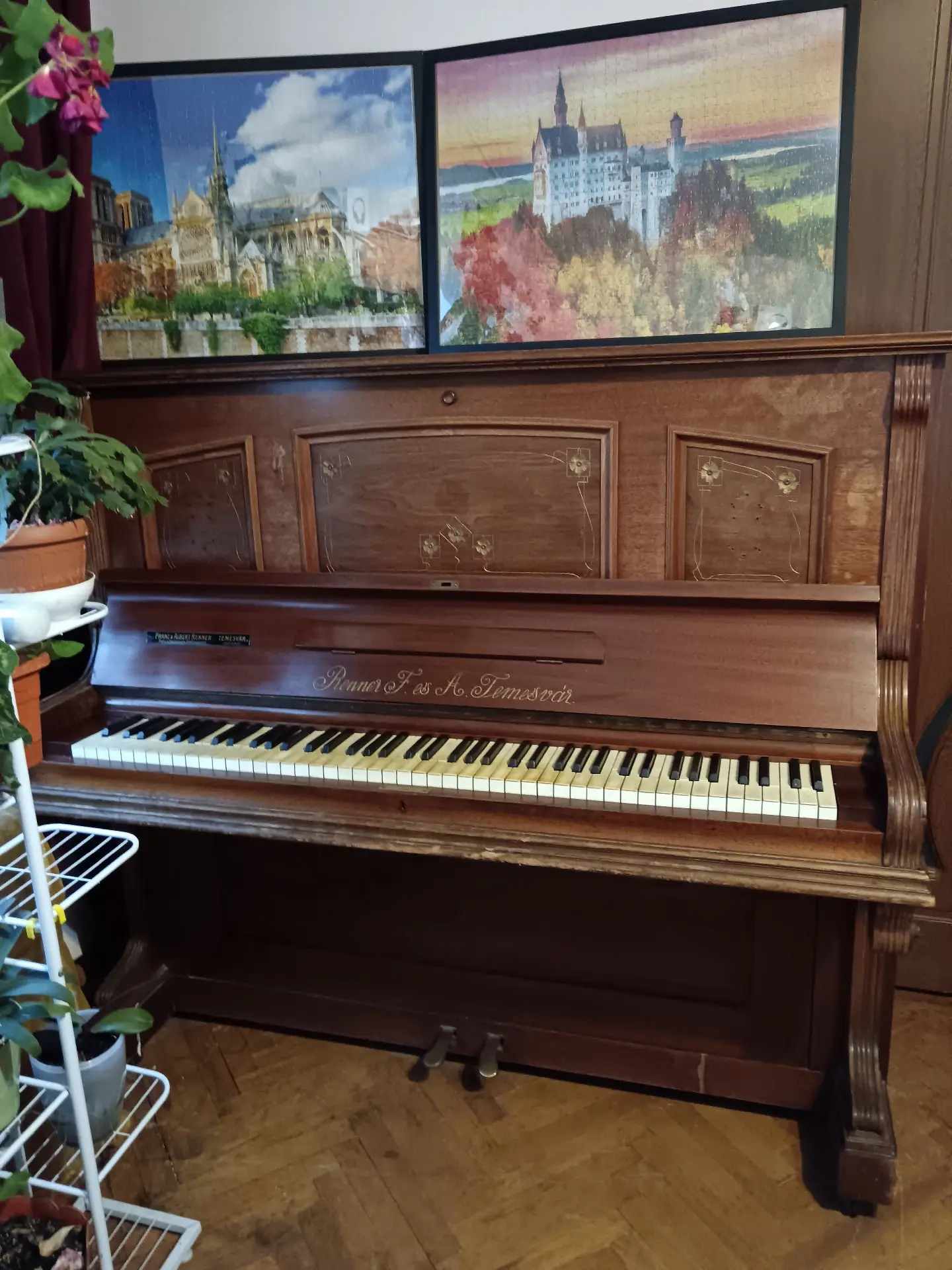 Vând pianină de colecție excelentă în stare de functionare 2
